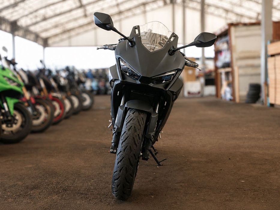 Honda CBR400R. .