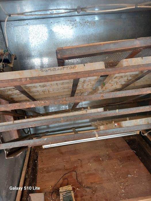 Инкубатор  колдан жасалынган