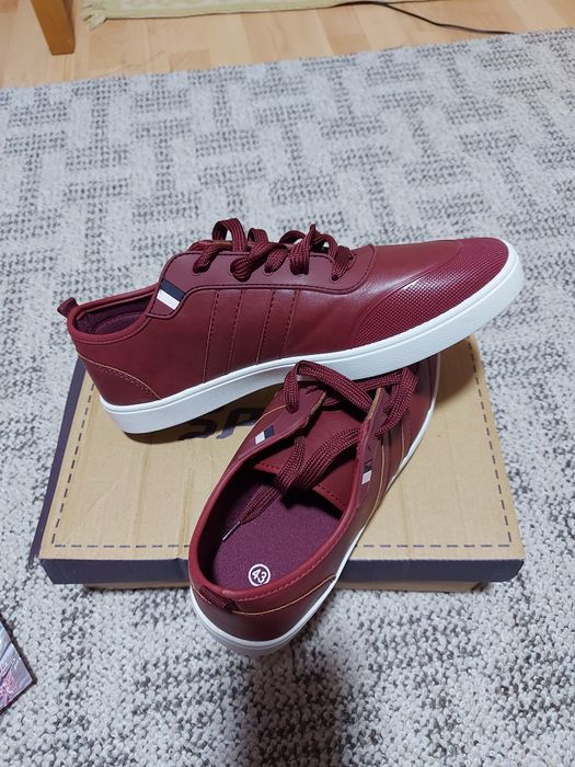 Vind 2 perechi adidasi