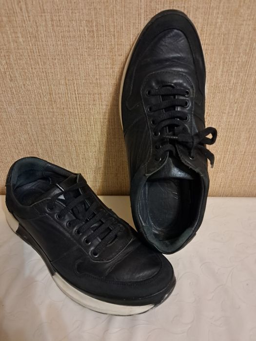 Продам кроссовки,кеды разные..