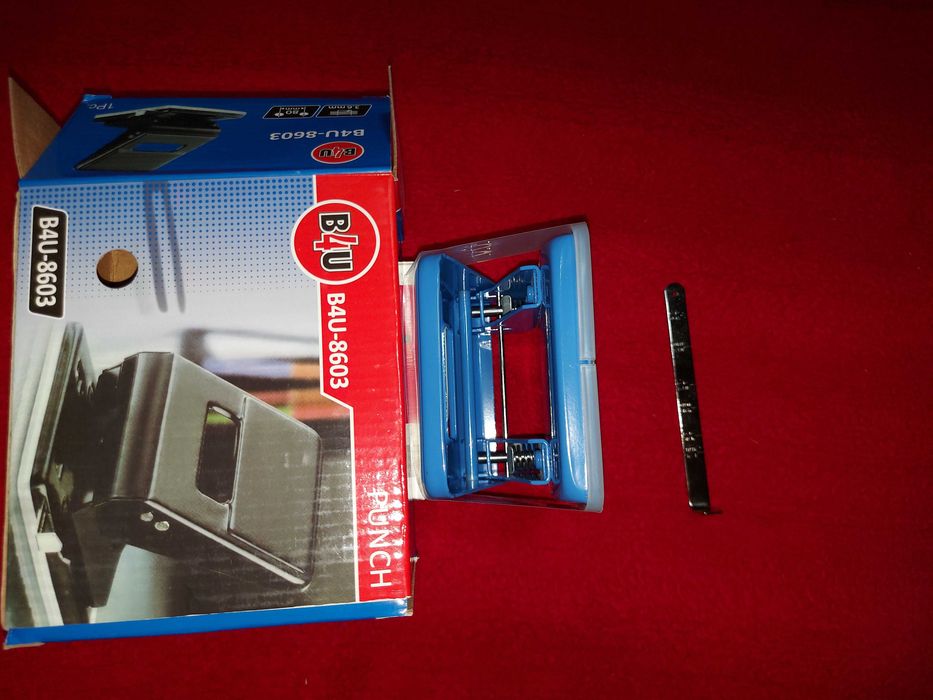 Perforator cu  corp metallic pentru maxim 60 coli,  model BAU – 8603