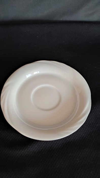 Порцеланови двойни сетове за кафе-бели с релеф