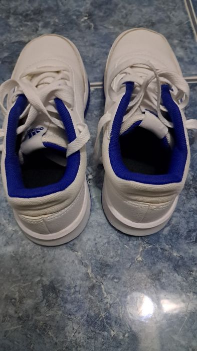Adidasi Adidas baietel marimea 33