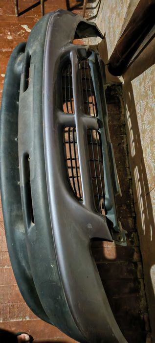 Предна броня - chrysler voyager 98 година.