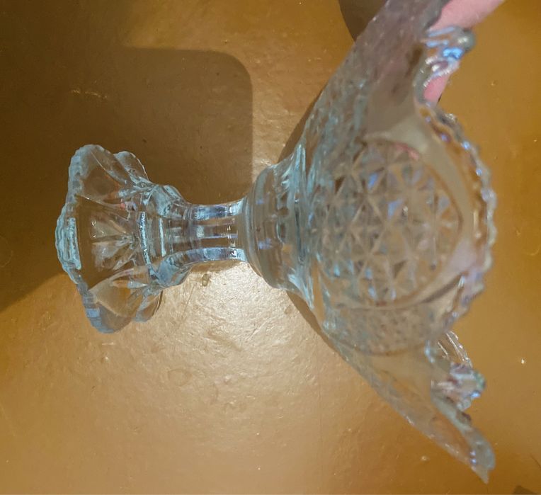 Посуда-стаканы и рюмки,ваза,чайник электрический