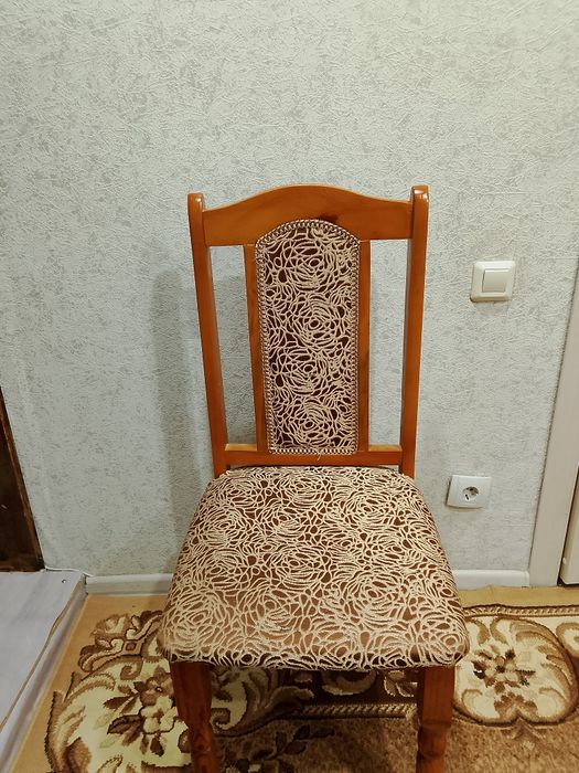 Кухонный стол и стулья