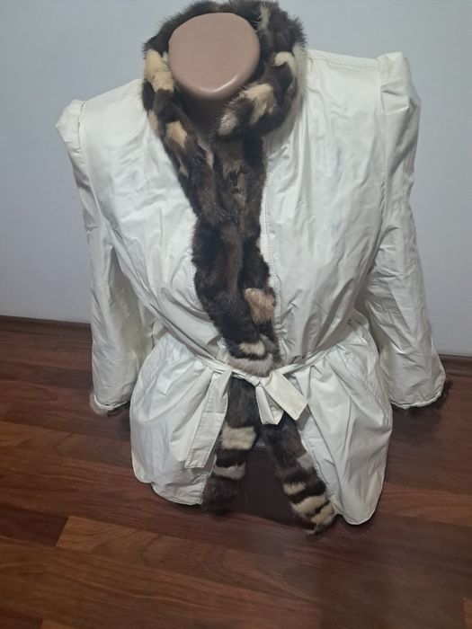 Blana dama cu 2 fete