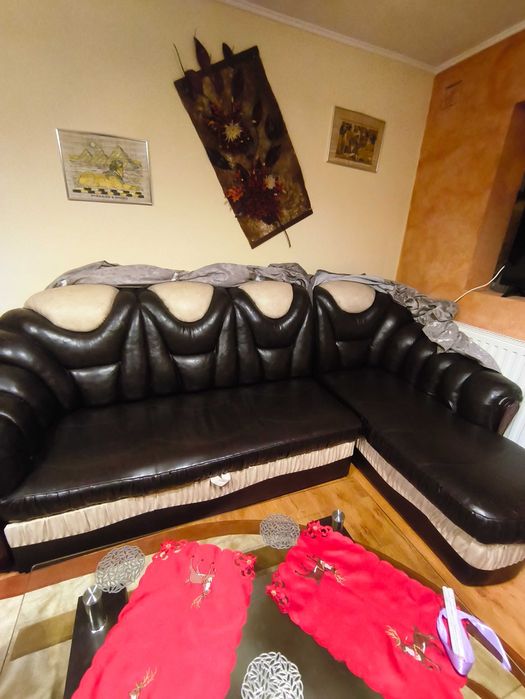 Colțar extensibil, masa de sticla, tabureti