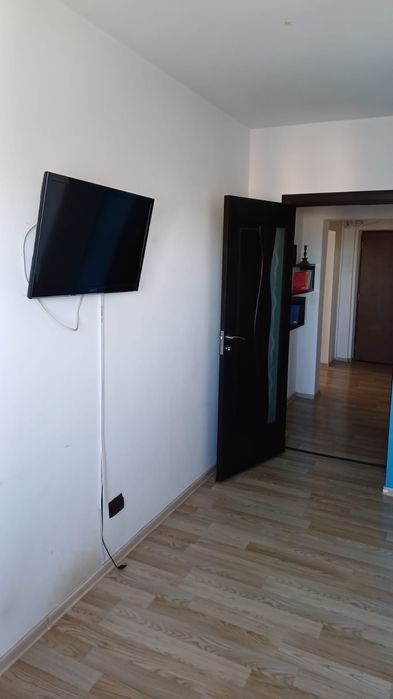 Inchiriez apartament 3 camere