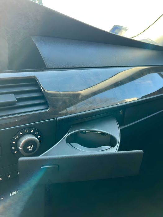 Гаранция! Нови Висококачествени Поставки за Чаши за BMW E60 и E61