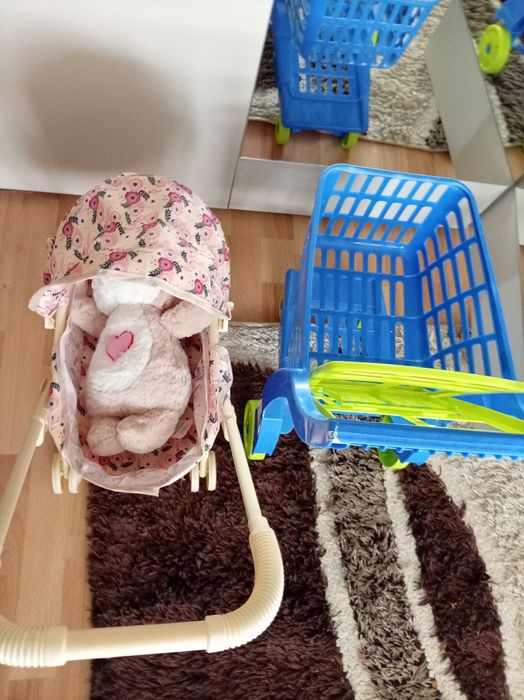 Две детски колички едната за пазар другата за кукли