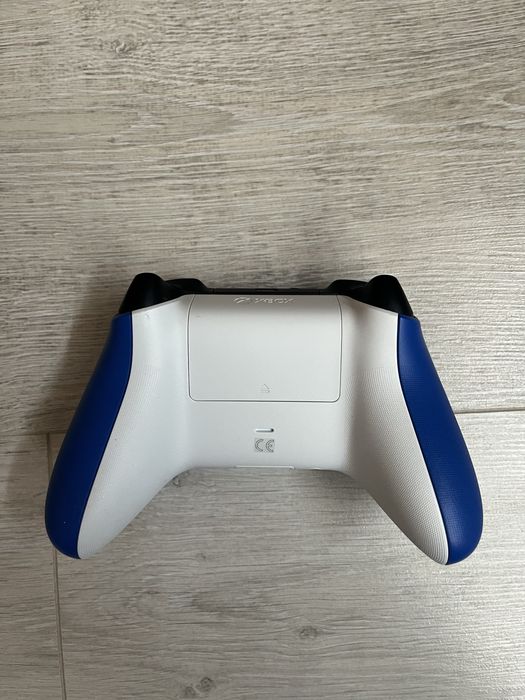 Чисто нов XBOX контролер! Shock Blue.