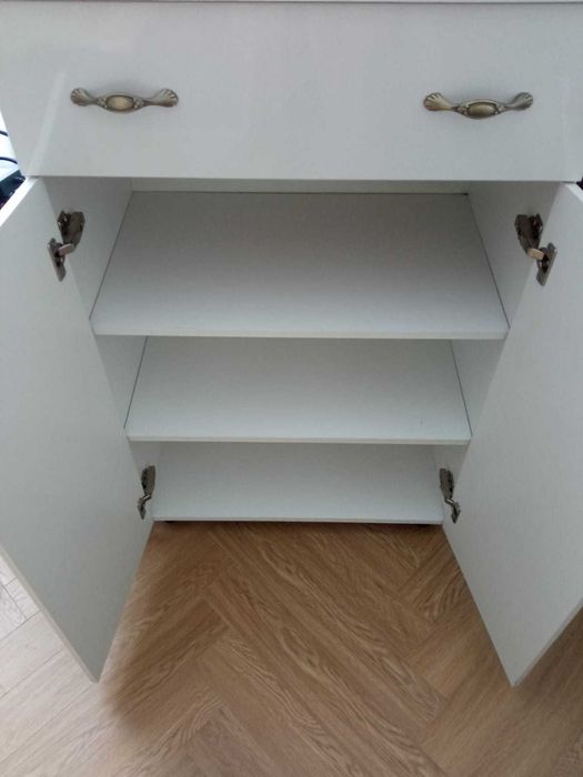 Комод белый интерьерный