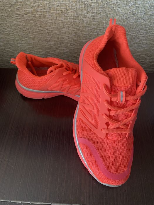 Кроссовки 38 - 39 р