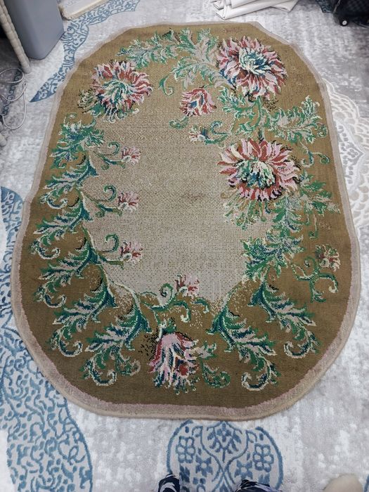 Продам шерстанной  ковер овальный