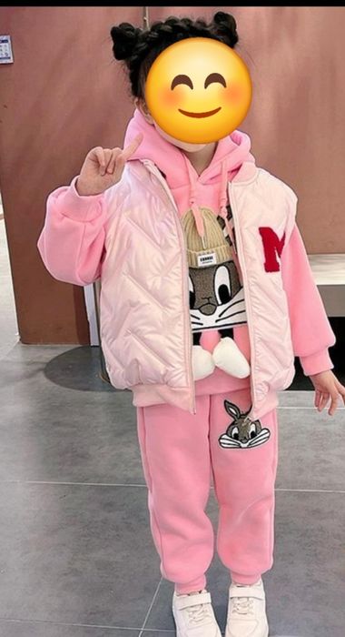 Продам два костюма на девочку.