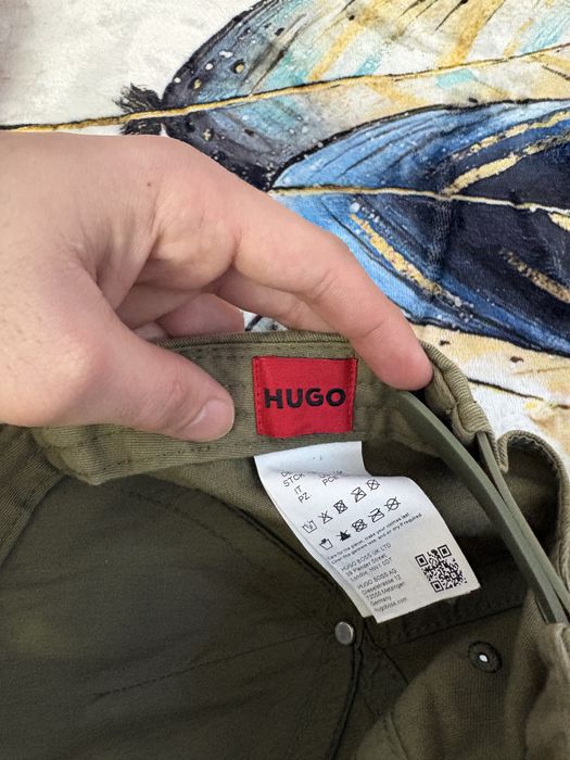 Șapcă Hugo Boss roșie ORIGINALĂ – stare foarte bună