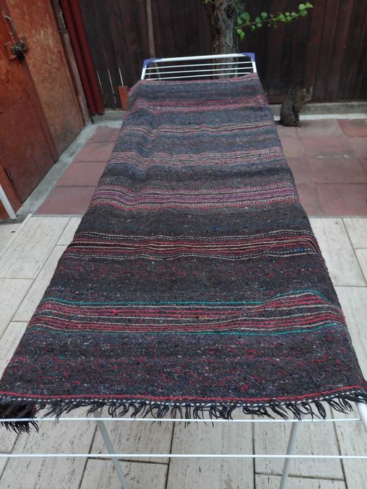 Covoare/peretare/cuverturi tesute manual