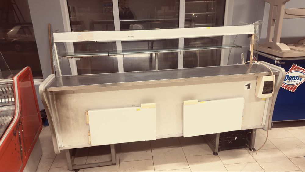 Хладилна витрина