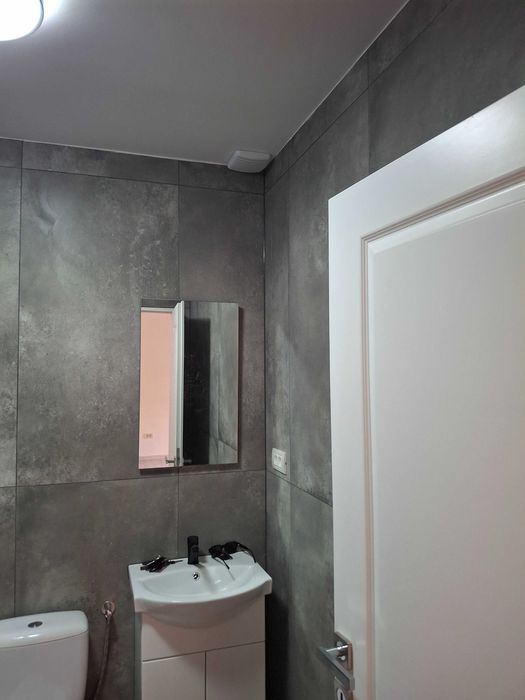 Vand apartament una cameră, direct proprietar, fara comision, situat in Arad, ultracentral, Piata Reconcilierii, parter, pret 51.900 euro negociabil