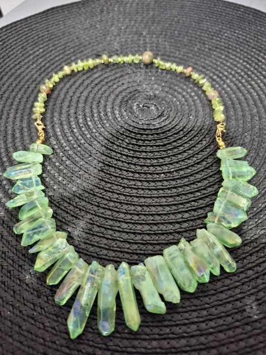 Colier cuart Aura verde si peridot cu lungimea 48 cm reglabil