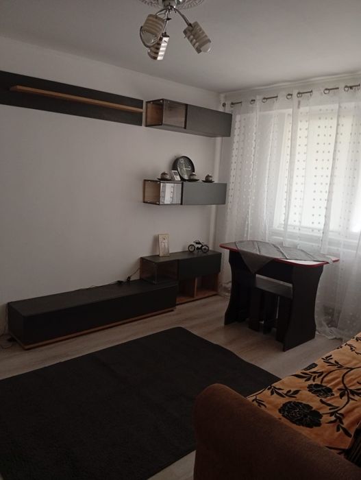 Închiriez ap 2 camere