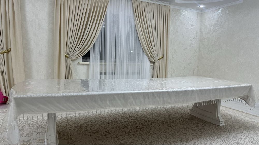 Продам Гостинный стол со стулями