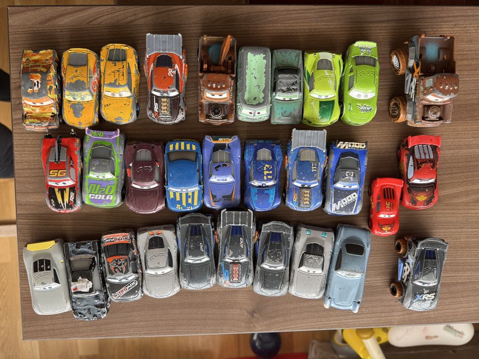 30 masinute Disney Cars pret lot