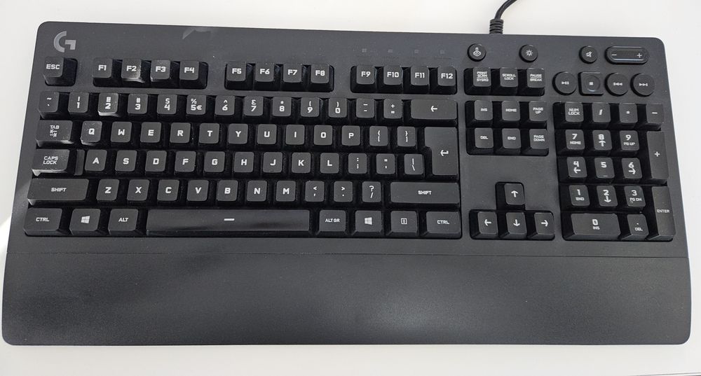 Геймърска клавиатура Logitech G213 Prodigy, RGB