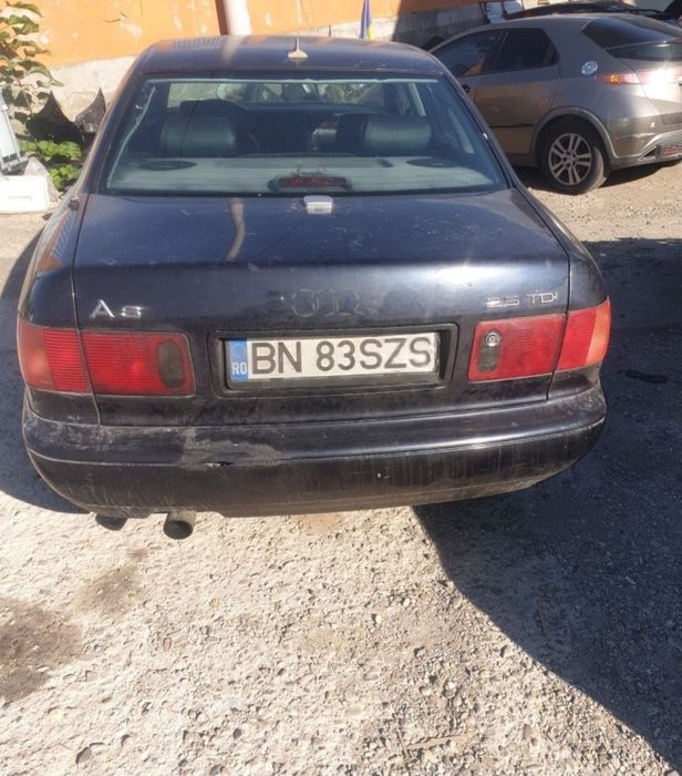 Dezmembrez Audi A 8 2.5 tdi