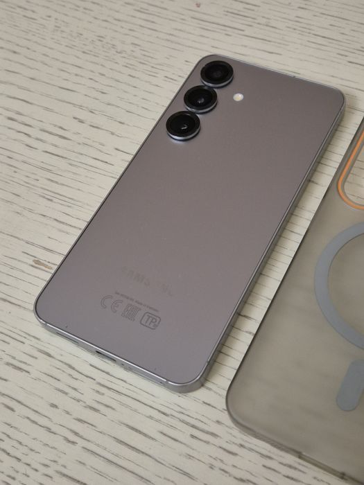 Продам Samsung S25 12/128 gb silver