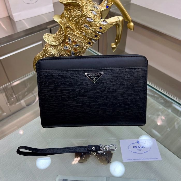 Мъжка чанта Prada със заключващ механизъм