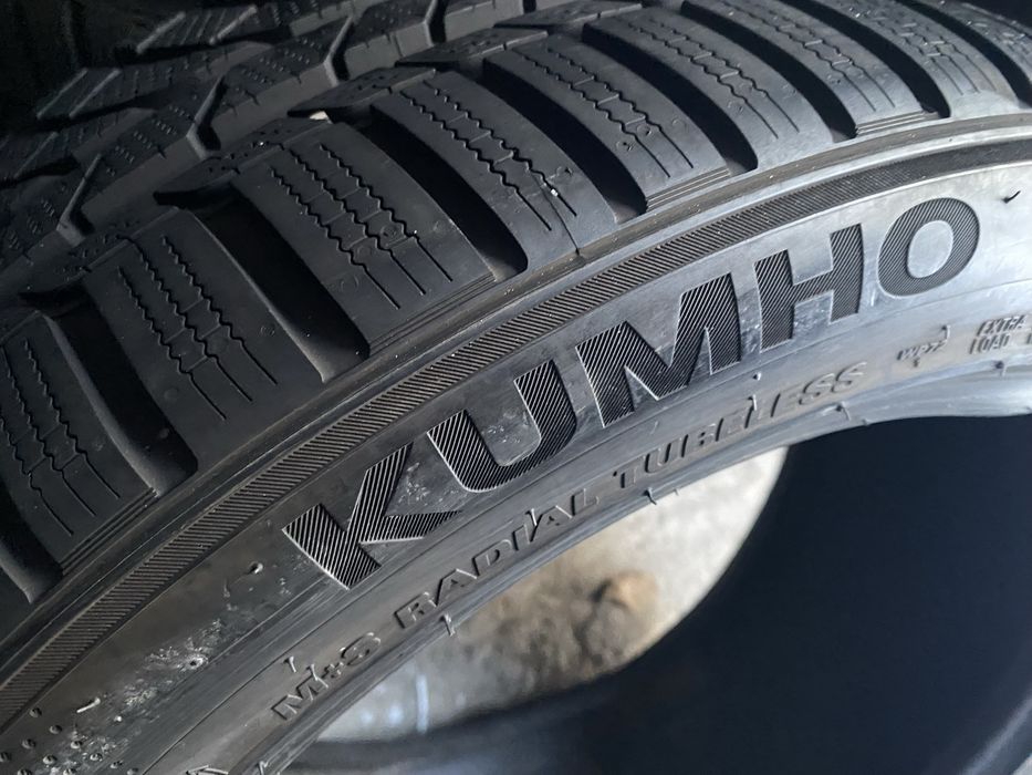 Шины 255/40/18 пара бу кумхо