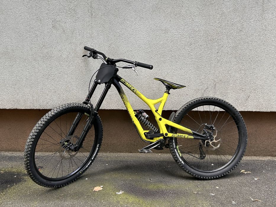 Vand commencal v4 supreme downhill