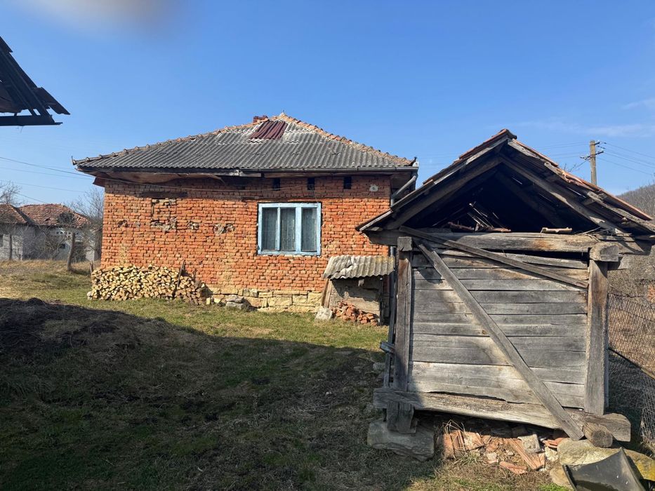 Vand casa la tara sat Elciu