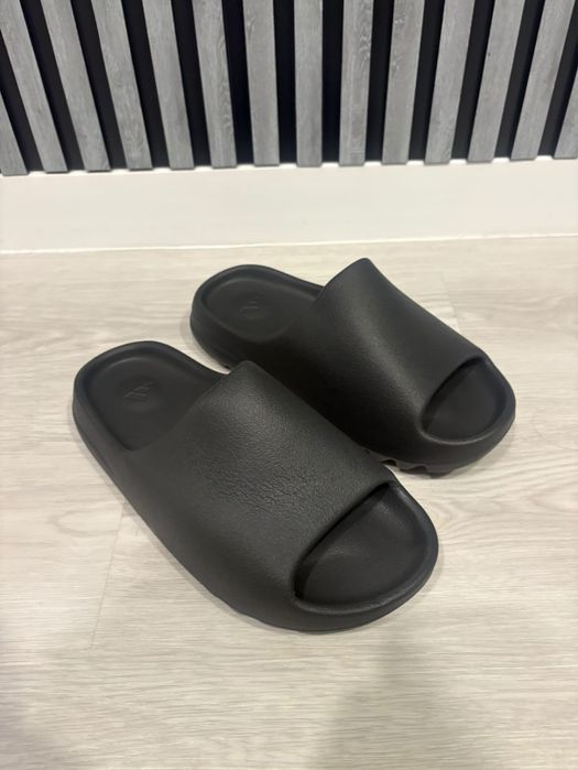 Adidas yeezy slides