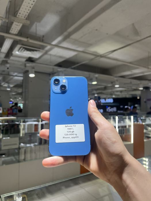 Iphone 13 blue