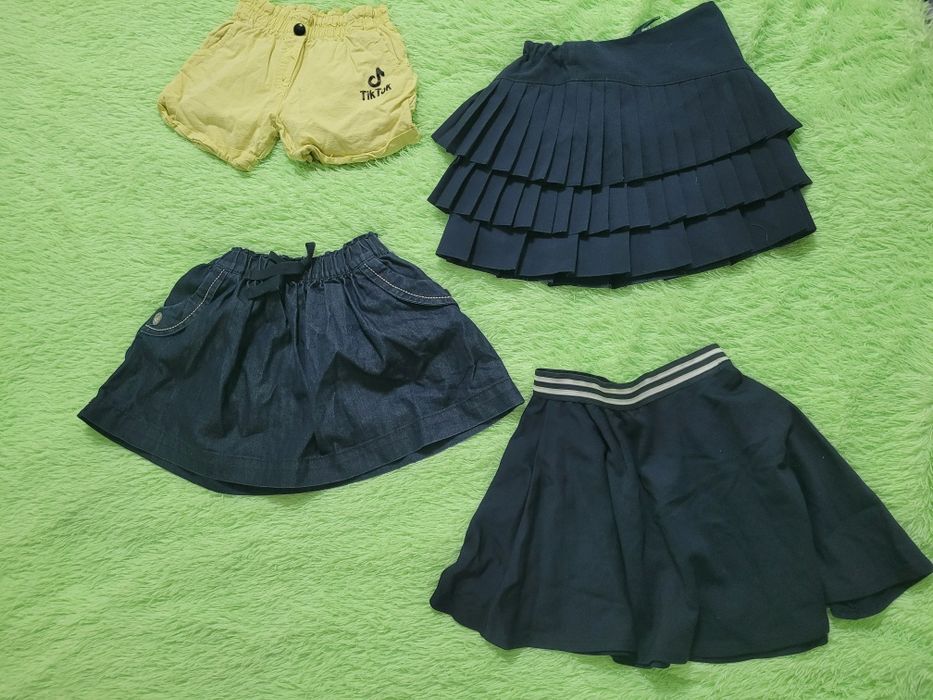 Отдам на девочку вещи