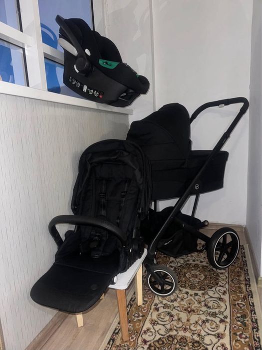 Прдается коляска от бренда  CYBEX