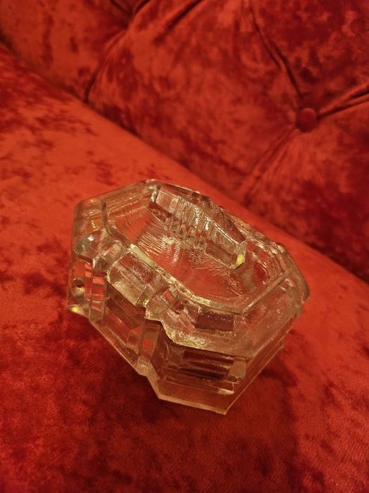 Cutiuță de cristal