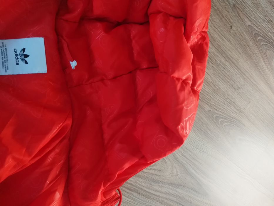 Продавам преходно яке Adidas