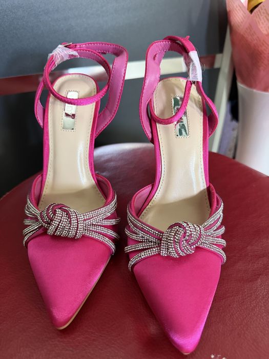 Pantofi eleganti roz cu eticheta