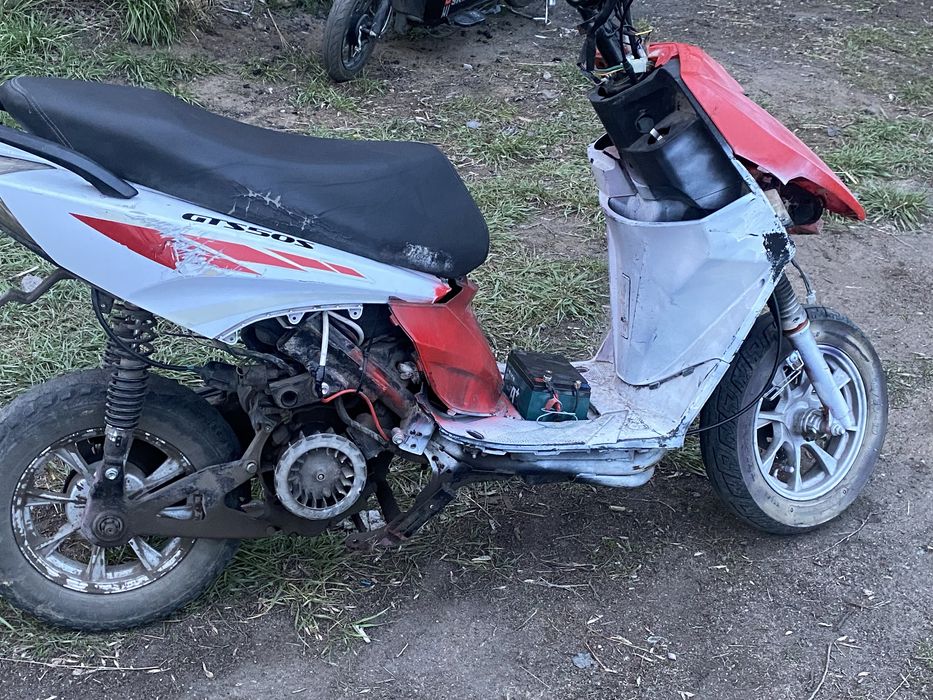 Продам 2 Мопеда 1 на ходу,2 нет искры, цену предлогайте