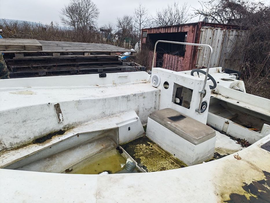 Лодка 6м със алуминиев колесар