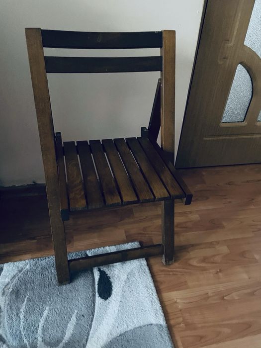 Masa plianta extensibila pentru 6 persoane, +4 scaune