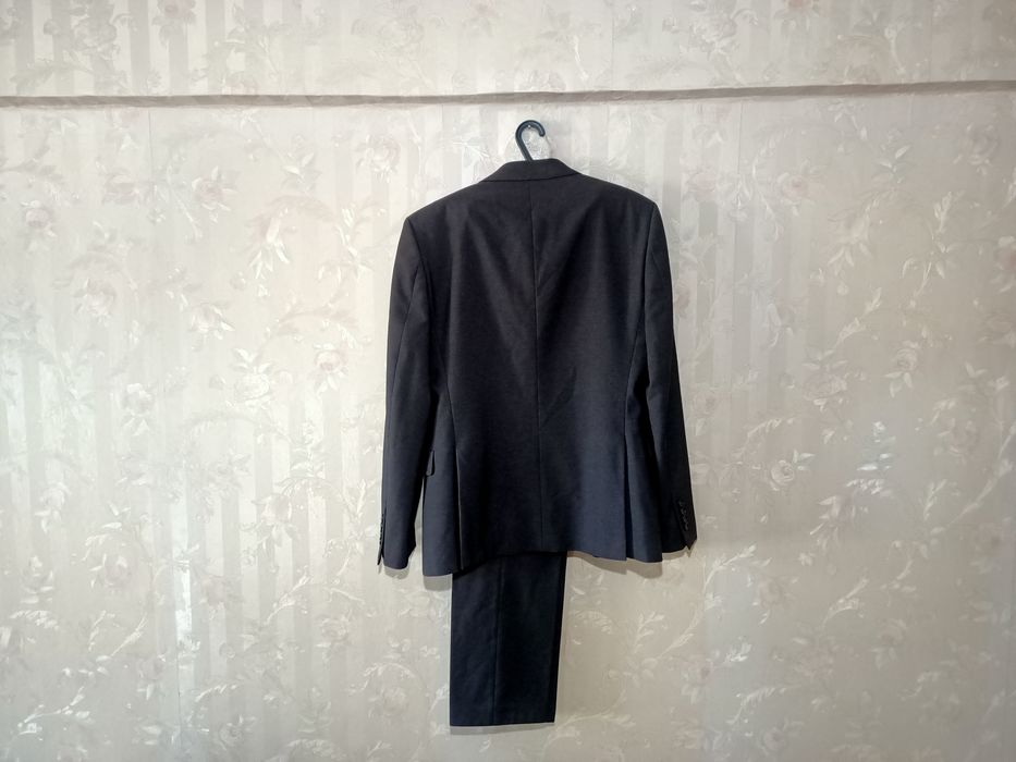 Продается мужской костюм