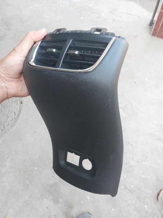 Продам задную крышку от бара малибу 2 подлокодника.отличном состоянии.