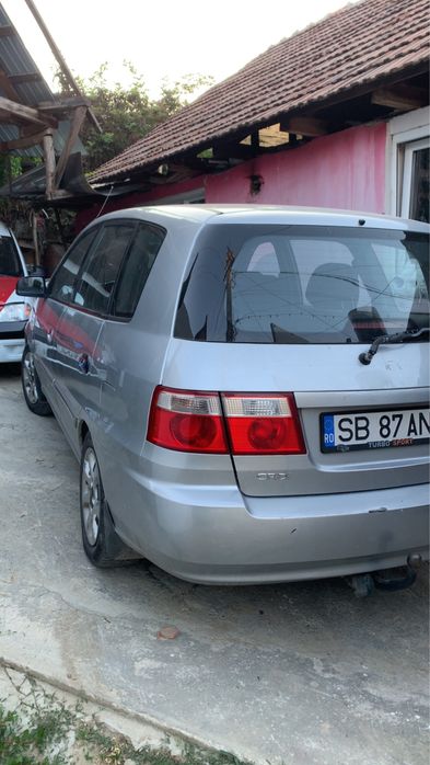Vand sau schimb cu cross Kia carens  2.0 diesel 143cp