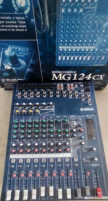Mixer Yamaha  MG124 CX