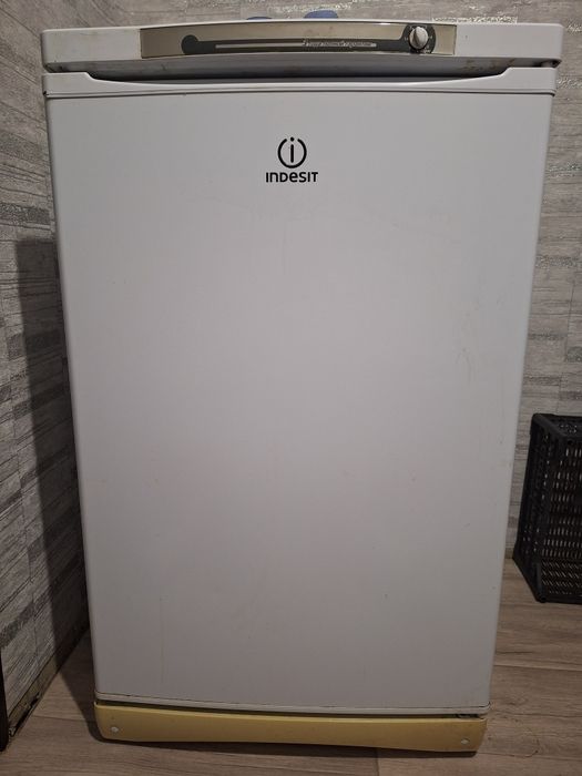 Морозильная камера Indesit.